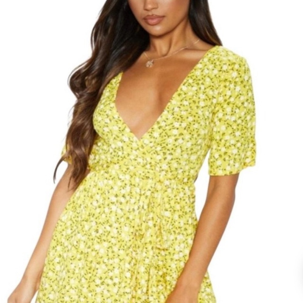 Pretty Little Thing Yellow Ditzy Wrap Dress NWT sz 4
